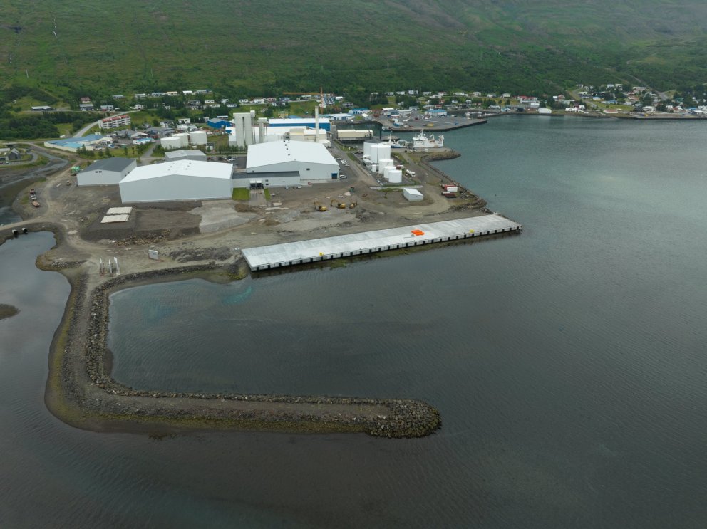 Framkvæmdir við Leirubakka á Eskifjarðarhöfn